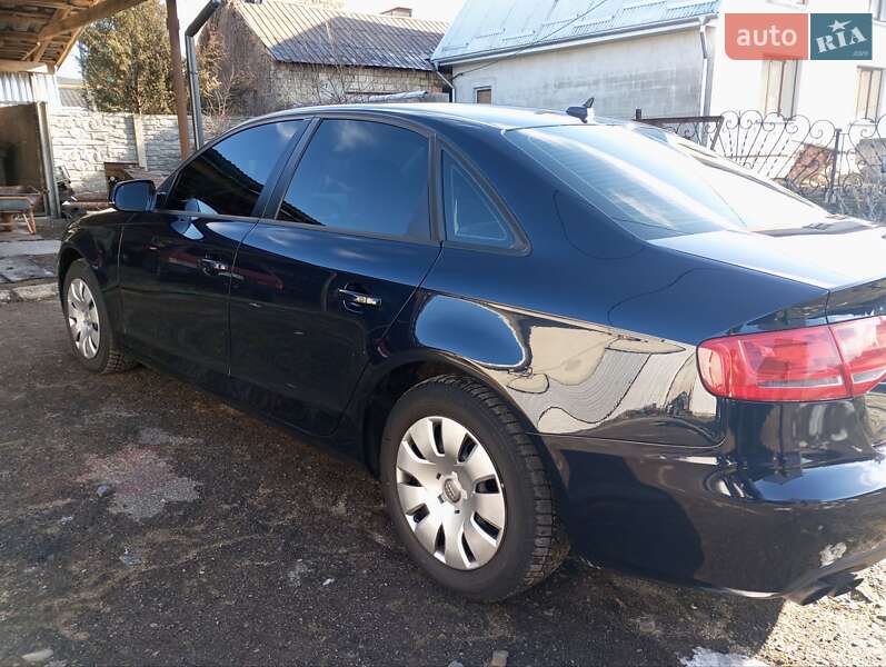 Седан Audi A4 2010 в Львове