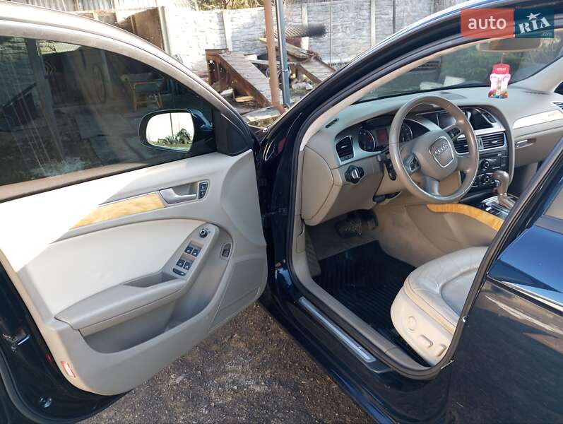 Седан Audi A4 2010 в Львове