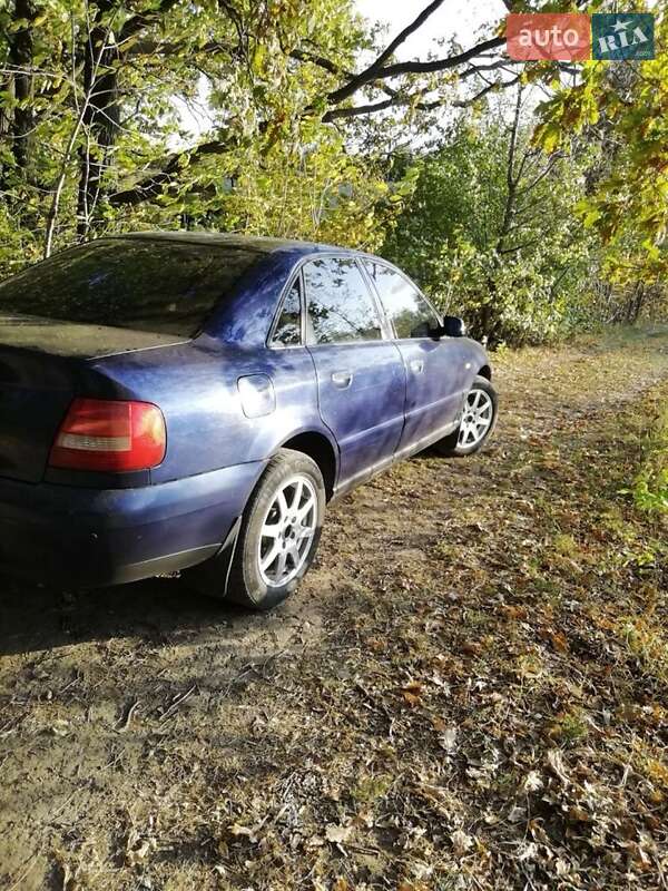 Седан Audi A4 1999 в Жашкове