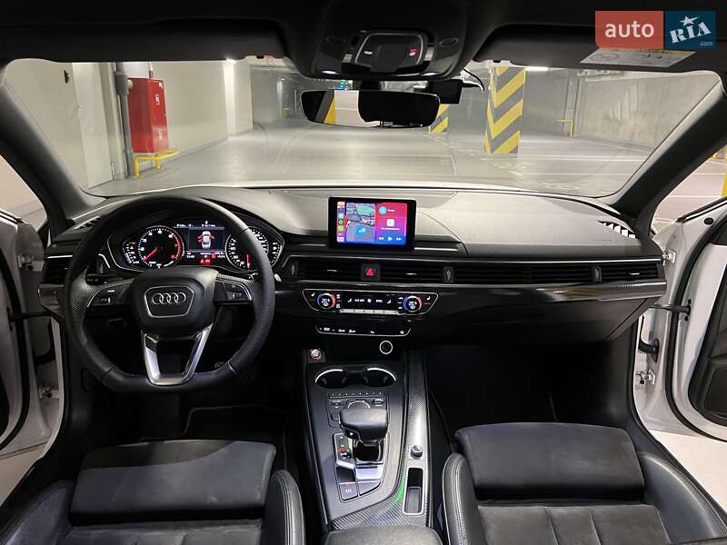 Седан Audi A4 2016 в Киеве