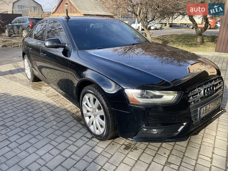 Седан Audi A4 2012 в Днепре