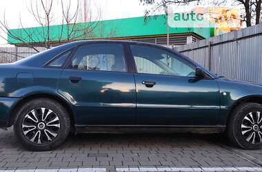 Седан Audi A4 1995 в Ужгороде