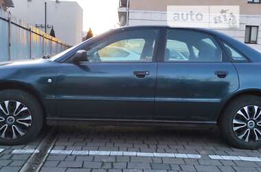 Седан Audi A4 1995 в Ужгороде