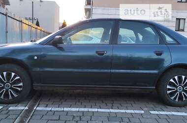 Седан Audi A4 1995 в Ужгороді