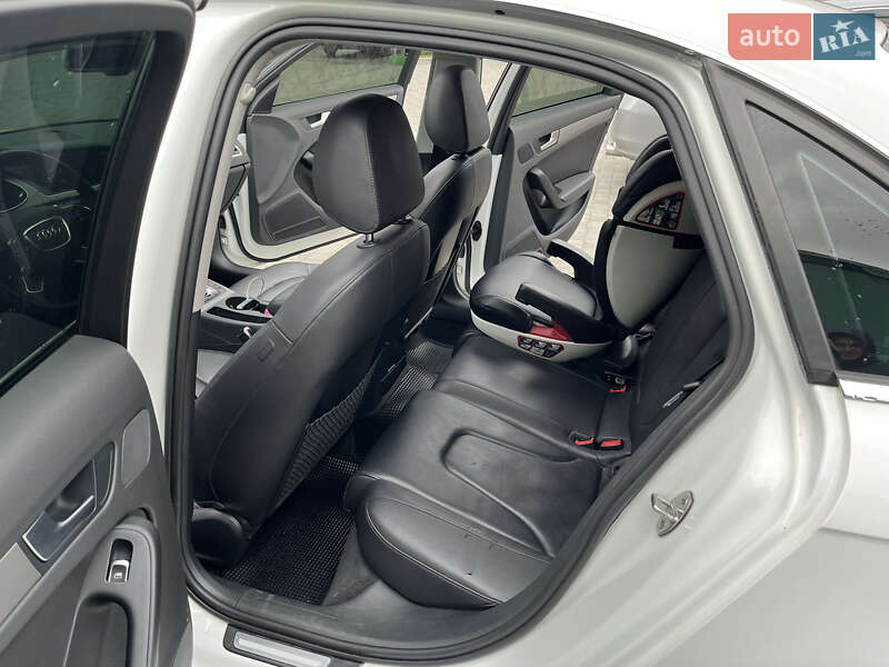 Седан Audi A4 2014 в Киеве