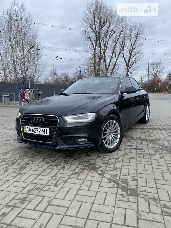 Седан Audi A4 2012 в Дніпрі