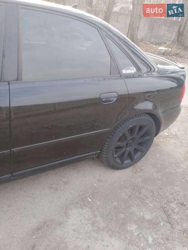Седан Audi A4 2000 в Днепре