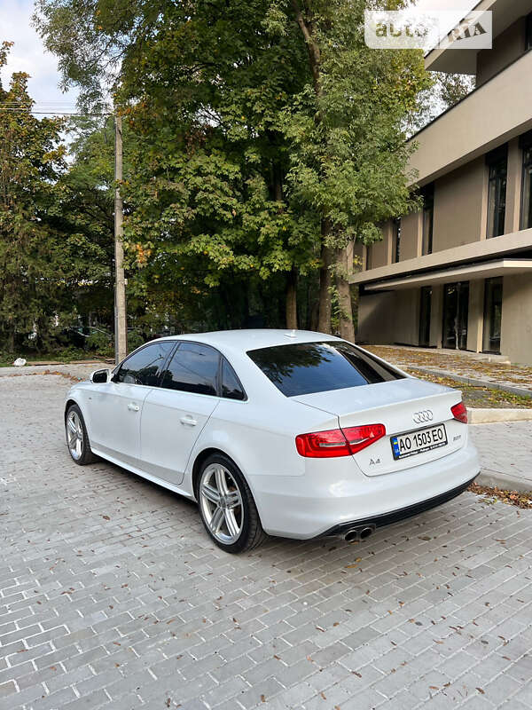 Седан Audi A4 2013 в Ужгороде