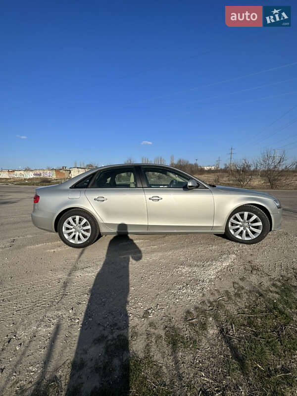 Седан Audi A4 2013 в Южноукраинске
