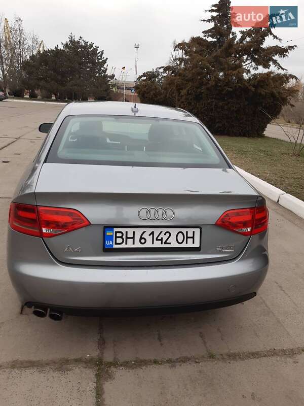 Седан Audi A4 2010 в Измаиле