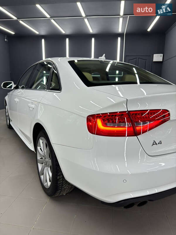 Седан Audi A4 2014 в Ивано-Франковске