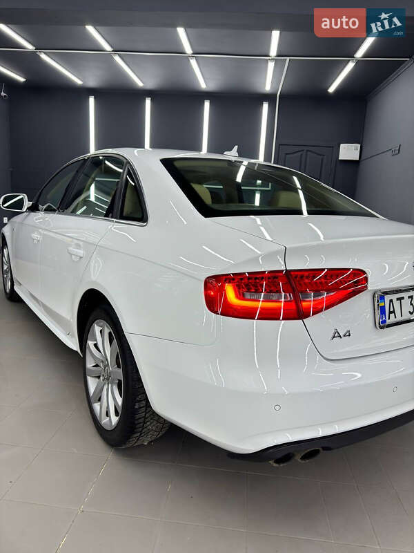 Седан Audi A4 2014 в Ивано-Франковске