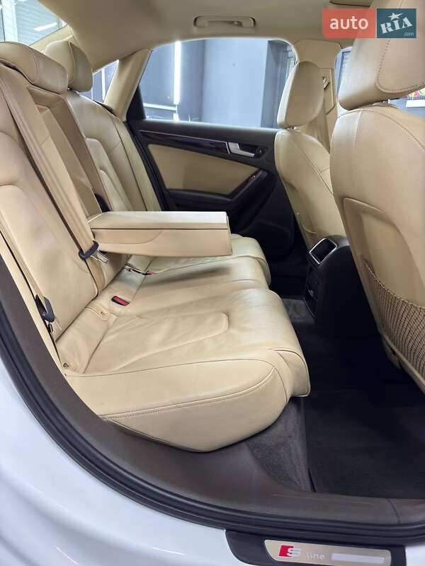 Седан Audi A4 2014 в Ивано-Франковске