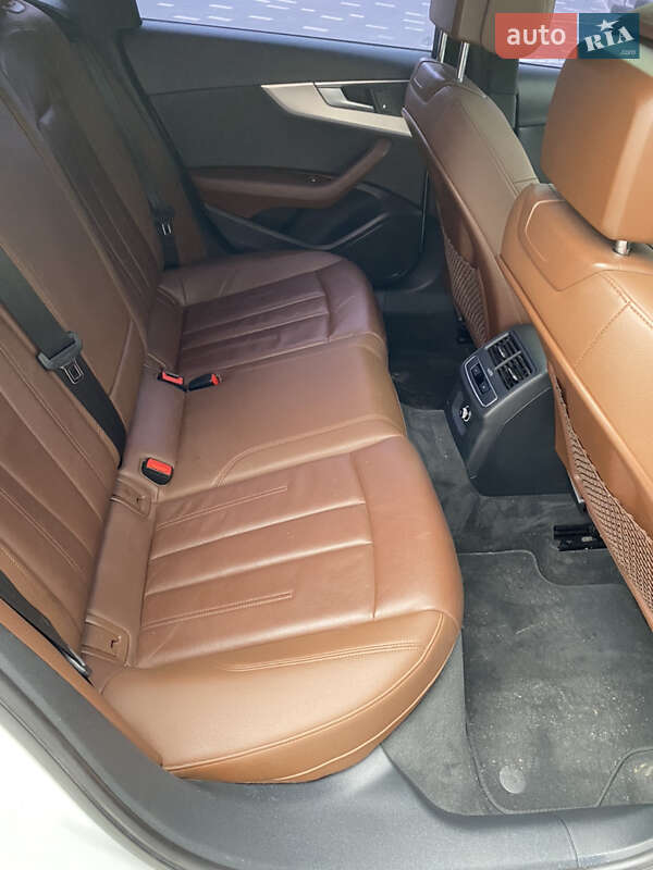 Седан Audi A4 2018 в Тернополе