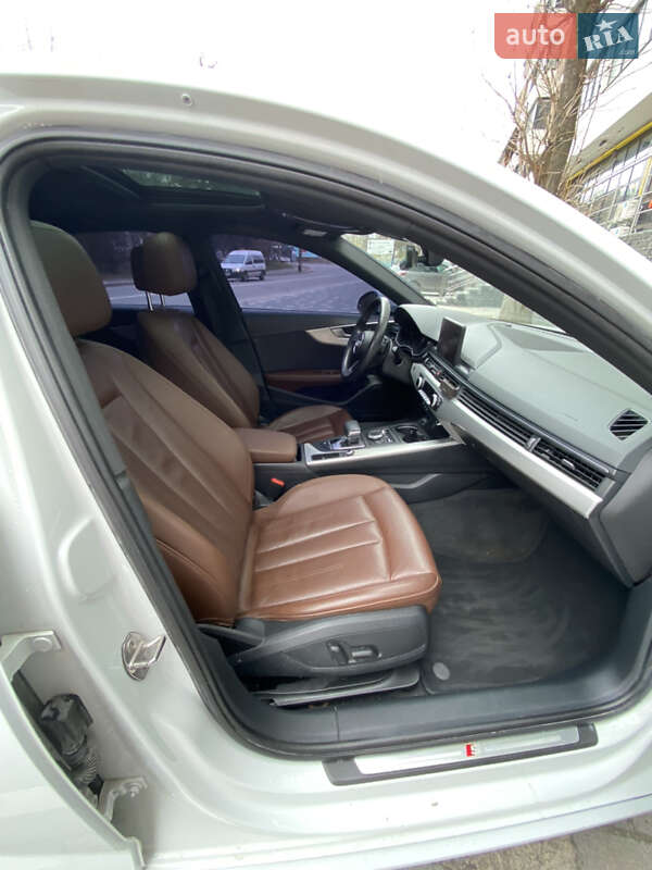 Седан Audi A4 2018 в Тернополе