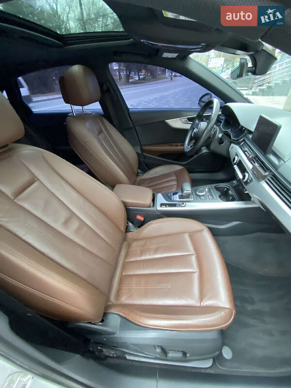 Седан Audi A4 2018 в Тернополе
