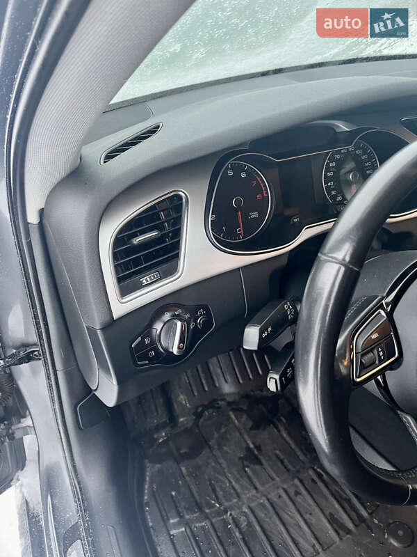 Седан Audi A4 2015 в Львове