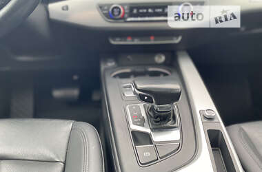 Седан Audi A4 2018 в 