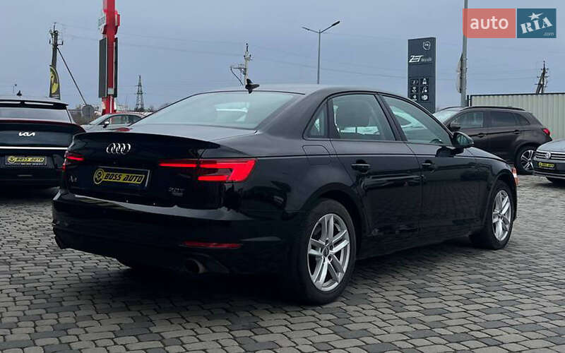 Седан Audi A4 2017 в Мукачево