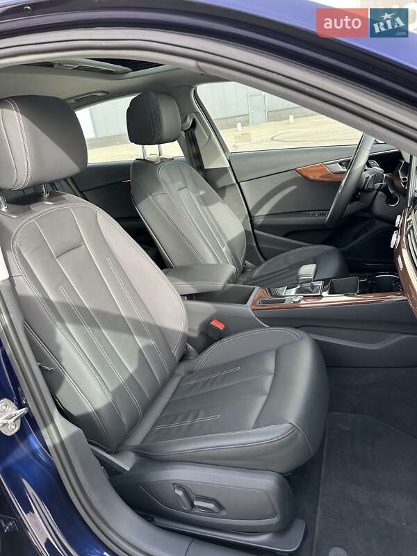 Седан Audi A4 2023 в Киеве