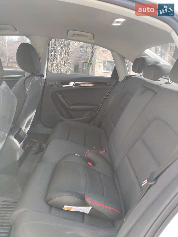 Седан Audi A4 2013 в Кропивницком