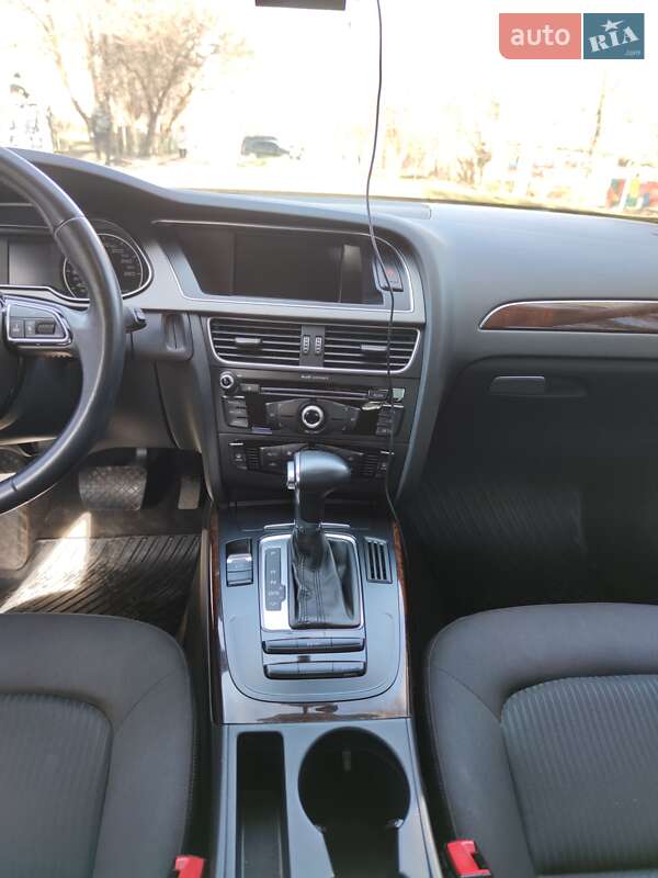 Седан Audi A4 2013 в Кропивницком