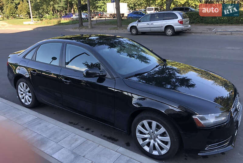 Седан Audi A4 2013 в Ивано-Франковске