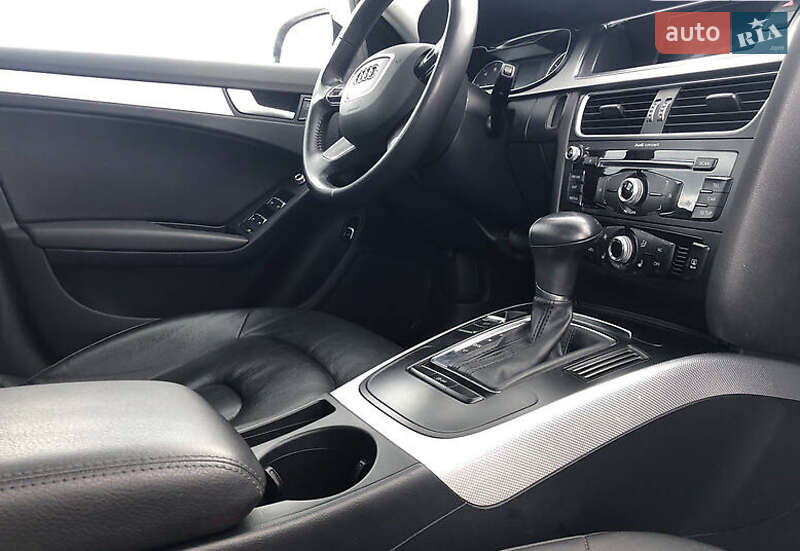 Седан Audi A4 2013 в Ивано-Франковске