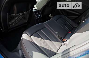 Седан Audi A4 2022 в 