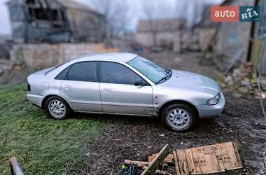 Седан Audi A4 1996 в Курахово