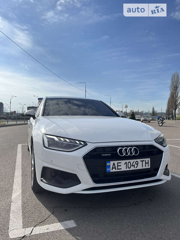 Седан Audi A4 2021 в Киеве