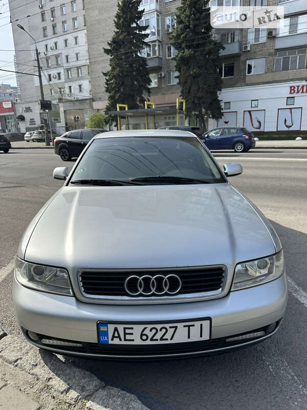 Седан Audi A4 2000 в Днепре