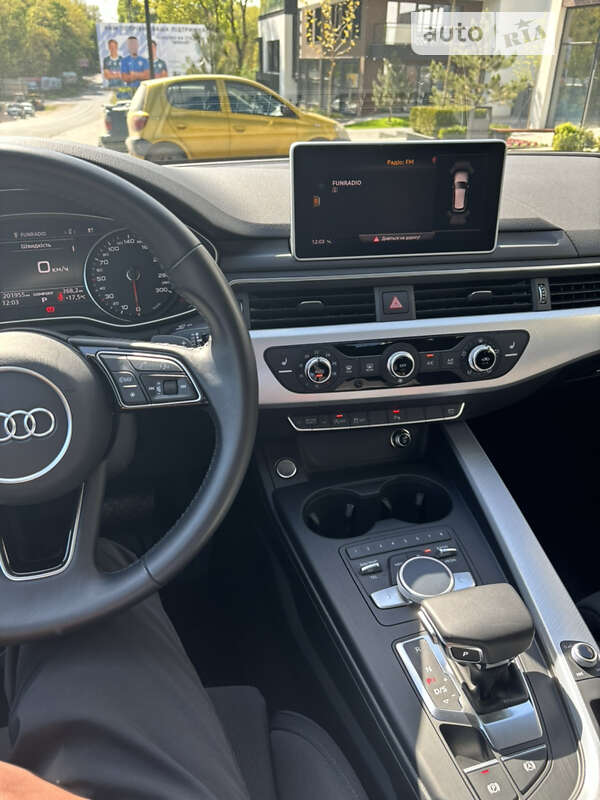 Универсал Audi A4 2019 в Ужгороде