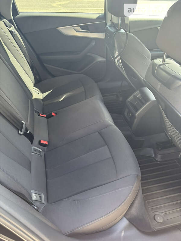 Универсал Audi A4 2019 в Ужгороде