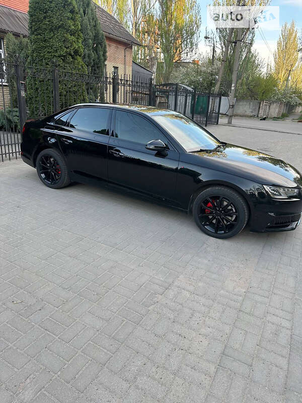 Седан Audi A4 2018 в Днепре
