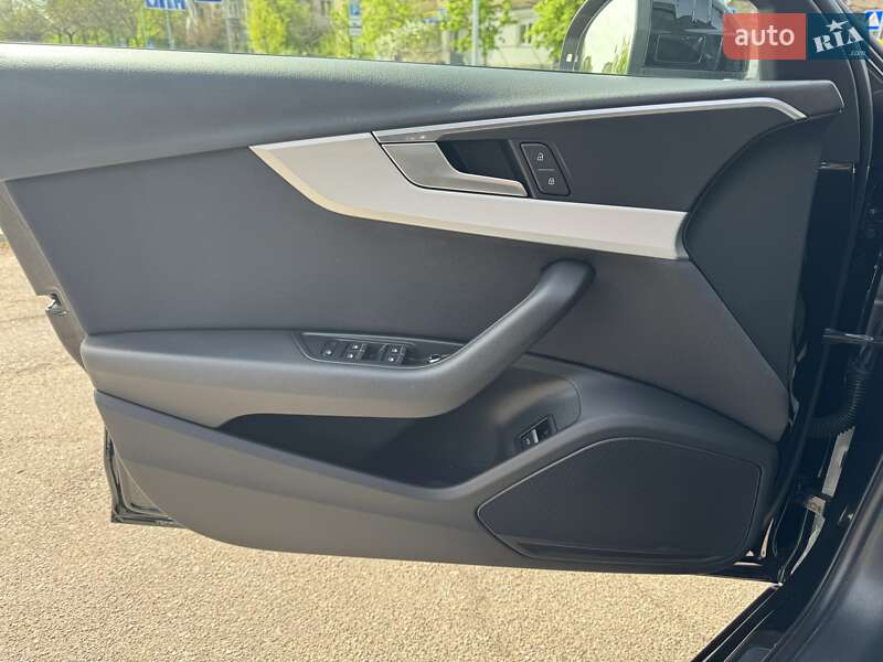Универсал Audi A4 2018 в Киеве