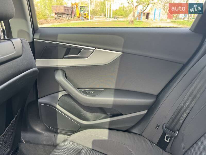 Универсал Audi A4 2018 в Киеве