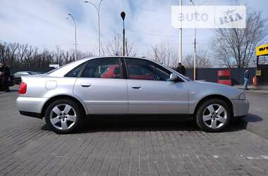 Седан Audi A4 2000 в Днепре