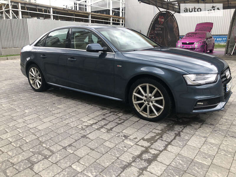 Седан Audi A4 2014 в Львові