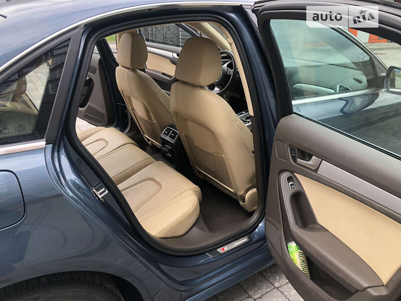 Седан Audi A4 2014 в Львові