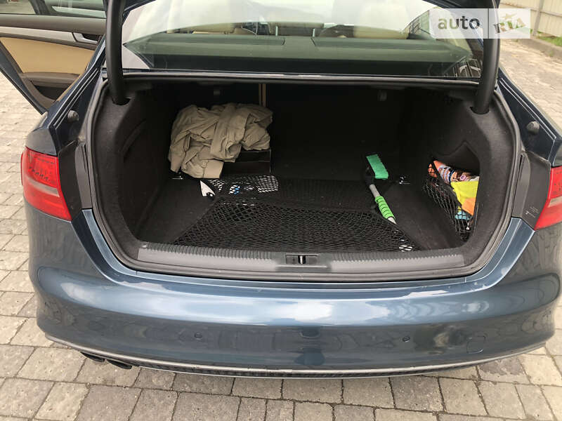 Седан Audi A4 2014 в Львові