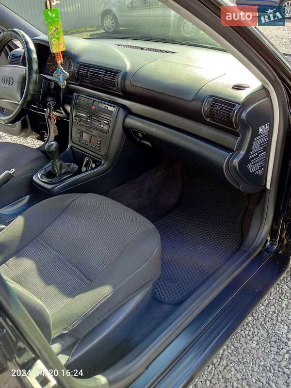 Седан Audi A4 1996 в Дрогобыче
