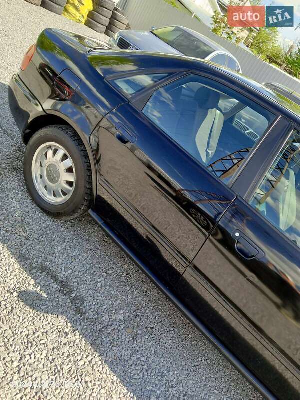 Седан Audi A4 1996 в Дрогобыче