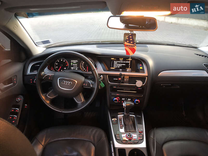 Седан Audi A4 2014 в Львове
