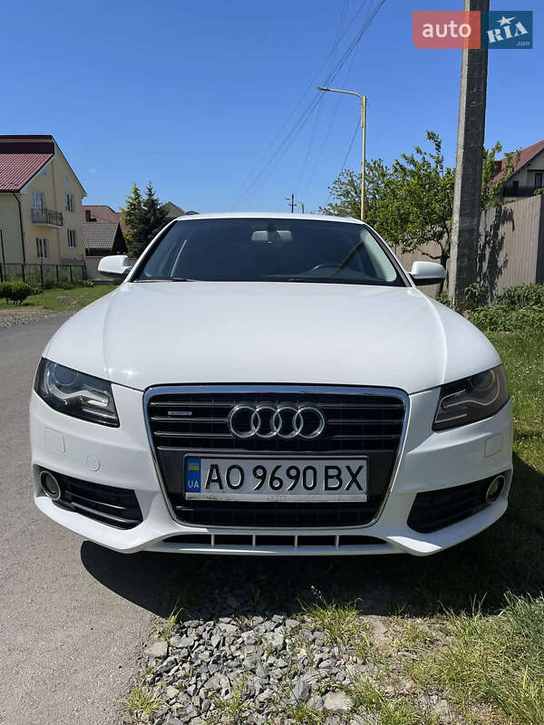 Універсал Audi A4 2011 в Ужгороді