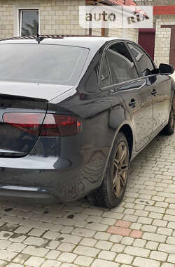 Седан Audi A4 2013 в Львові