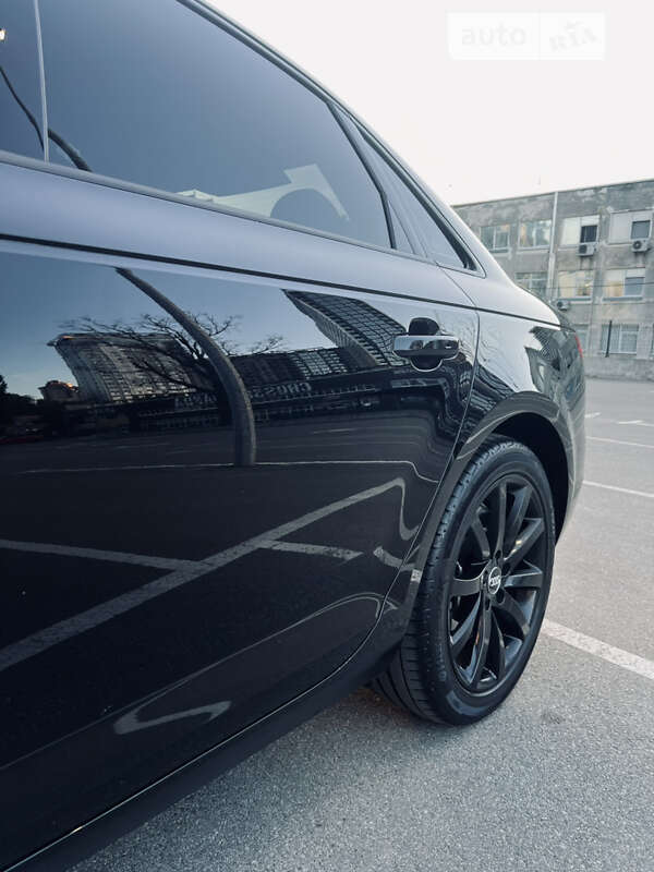 Седан Audi A4 2016 в Киеве