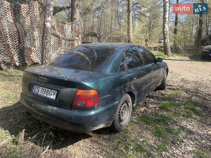 Седан Audi A4 1996 в Бородянке