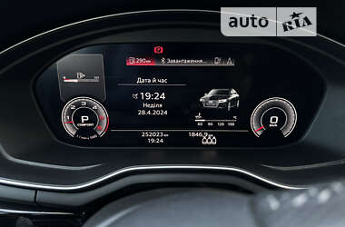 Седан Audi A4 2020 в Долині