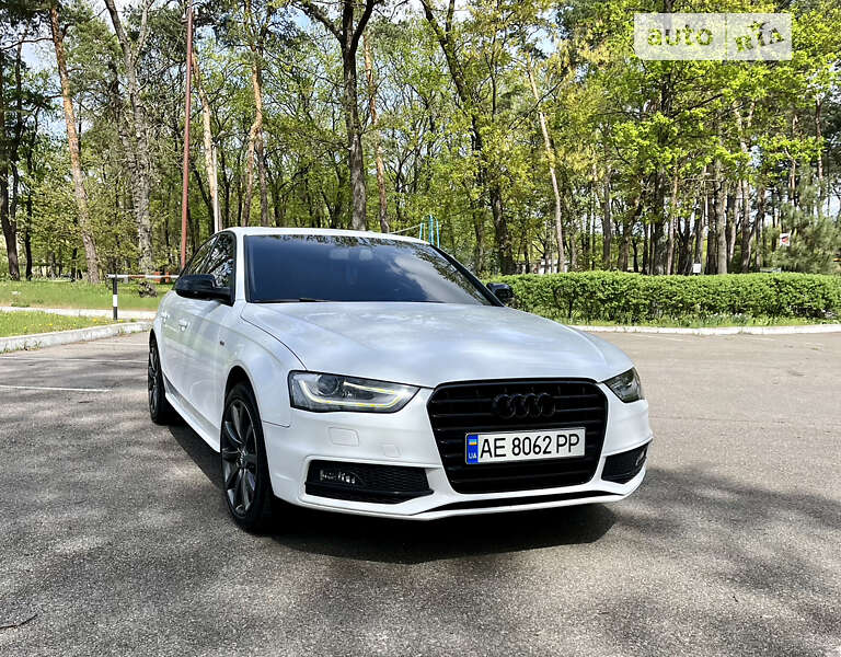 Седан Audi A4 2014 в Дніпрі